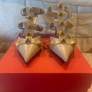 AUTHENTIC RARE VALENTINO Roman Stud Pointed Toe Heels Size 42